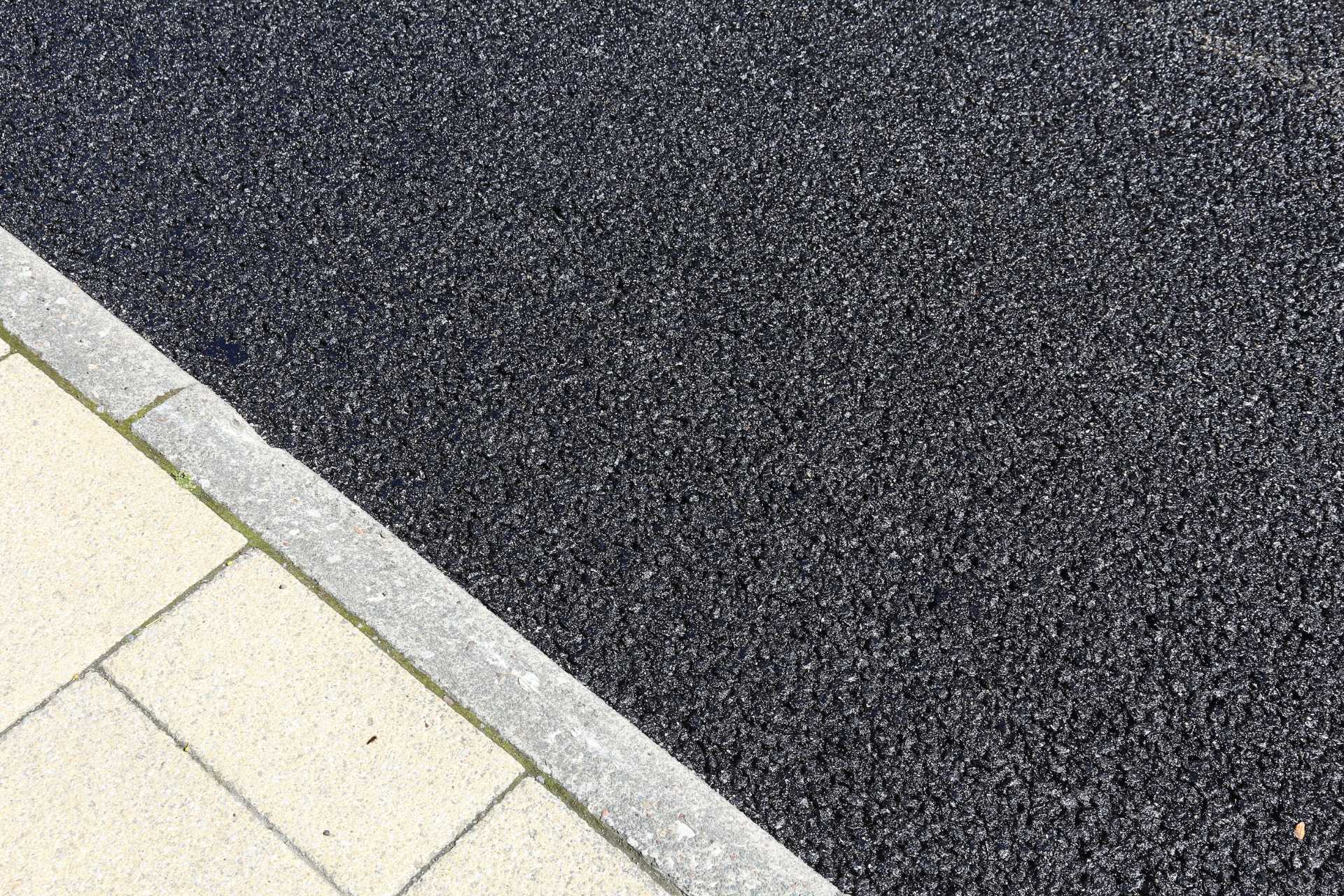 Extending the Driveway Lifespan: The Strategic ROI of Asphalt Resurfacing - C-T Paving Ltd