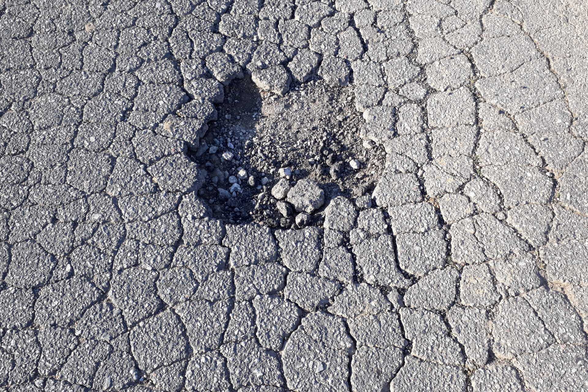 Web of Trouble: Why Alligator Cracks Signal an Asphalt Foundation Crisis - C-T Paving